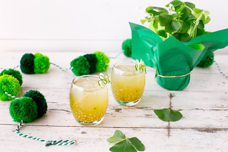 thưởng thức matcha cocktail vodka tươi mát